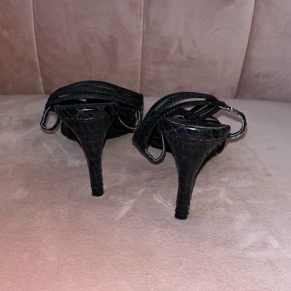 New York Transit Black Heels - Picture 5 of 9